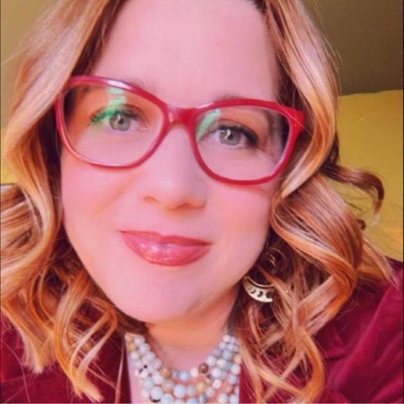 Meet your Posher, Kelley - Picture 1 of 1